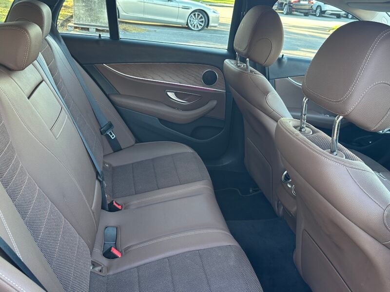 2021*Mercedes Benz*E220d*Avantgarde Interieur*143kW*9G-TRONIC*AVANTGARDE Interieur